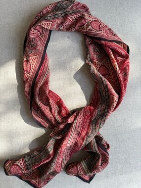 THE METROPOLITAN MUSEUM OF ART SILK SCARF